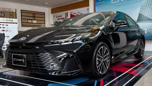 Toyota Camry được giảm giá đến 100 triệu đồng để giải phóng hàng tồn