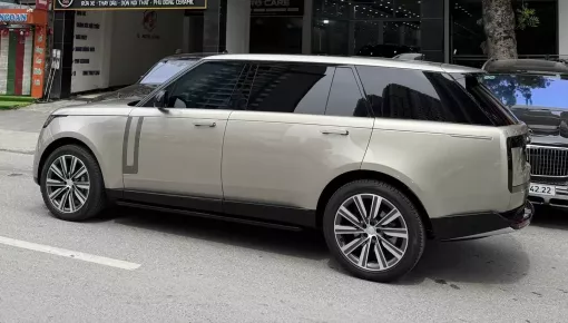 Doanh nhân Hà Nội mới tậu Mercedes-AMG SL43 sắm tiếp Range Rover thế hệ mới