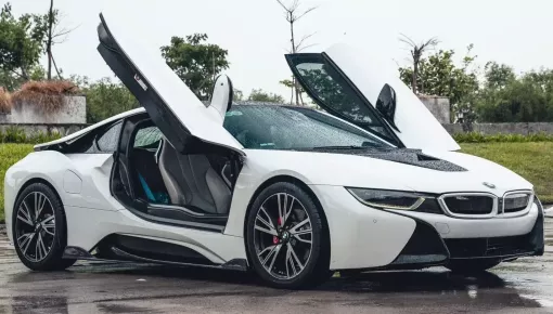 Trải nghiệm xe BMW i8 chỉ với 2 tỷ đồng, món hời hay sự lo lắng về pin?
