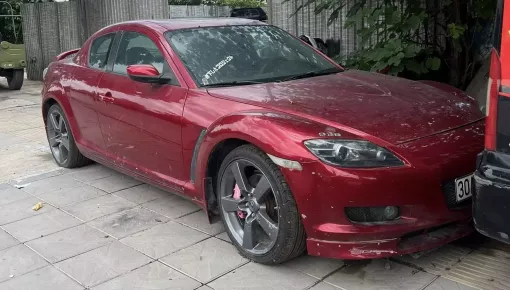 Mazda RX-8 màu lạ xuất hiện tại Hà Nội