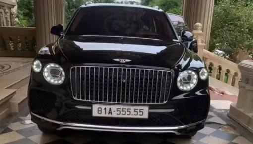 Đẳng cấp chơi xe ở Gia Lai, chủ xe chi thêm 1,3 tỷ đồng mua biển ngũ quý 5 cho Bentley Bentayga EWB mới tậu
