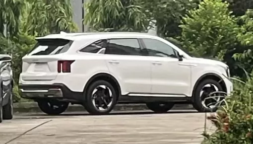 Kia Sorento 2025 không che đậy tại trạm đăng kiểm ở Hà Nội, ra mắt ngay tháng này?