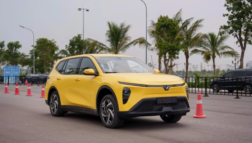Bàn giao lô xe Limo Green 7 đầu tiên đến tay khách hàng, nội thất gây bất ngờ