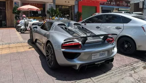 Siêu phẩm Porsche 918 Spyder của tỷ phú USD ở Việt Nam bị bắt gặp ở Campuchia