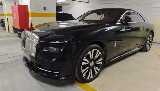 Rolls-Royce Spectre lạ mắt của doanh nhân Tp.HCM