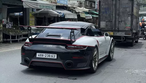 Tỷ phú USD của Việt Nam tiếp tục săn biển có dãy số 23863 chỉ 40 triệu đồng, lần này lắp cho Porsche 911 GT2 RS giá hơn 24 tỷ đồng