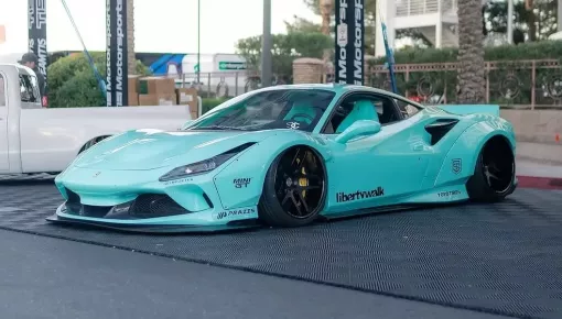 Bạn không nhầm đâu, kiểu độ xe Ferrari F8 này đích thực là của Liberty Walk