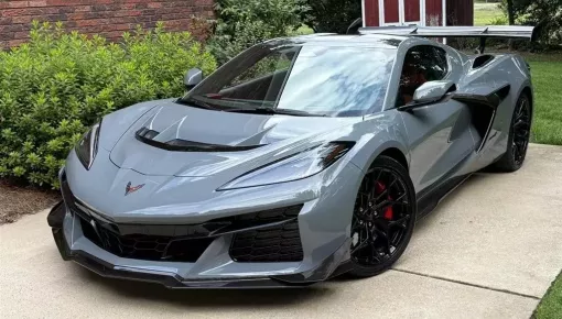 Được trả đến 360.000 đô la nhưng đại lý vẫn không cho Chevrolet Corvette ZR1 ZTK 2025 rời showroow