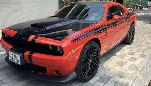 Dodge Challenger lạ mắt mang biển số của tỉnh Hưng Yên