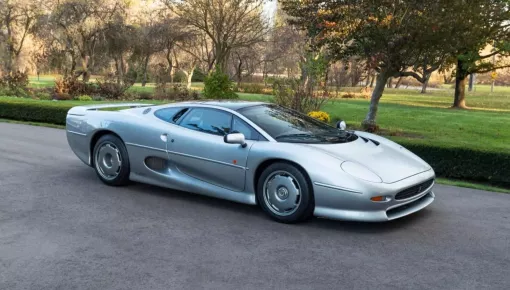 Cùng xem 5 chiếc xe biểu tượng được trang bị động cơ xe đua: 2 trong số đó từng về Việt Nam nhưng...