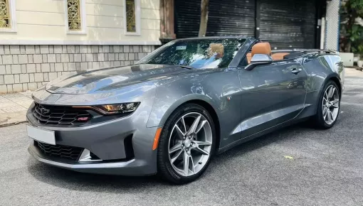 Chevrolet Camaro RS Convertible tìm chủ mới với giá 2,1 tỷ đồng