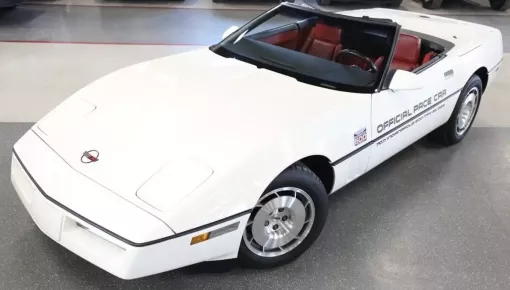 Cherolet Corvette hơn 39 năm tuổi nhưng chỉ mới chạy 25.750 km, nghe giá bán còn sốc hơn