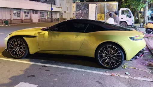 Aston Martin DB11 Cosmopolitan Yellow duy nhất Việt Nam xuất hiện
