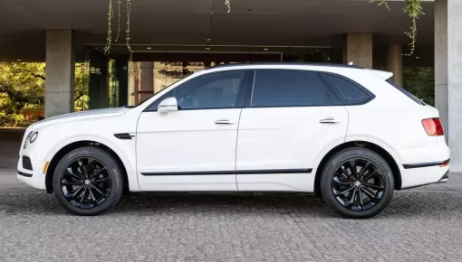 Mua xe Bentley Bentayga cũ chỉ mới 3 năm, người chơi lỗ gần 2 tỷ đồng, phải chi mua vàng giờ đã có thêm 2 xe