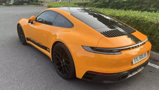Porsche 911 Carrera GTS màu lạ xuất hiện tại "thiên đường siêu xe" ở Sài thành