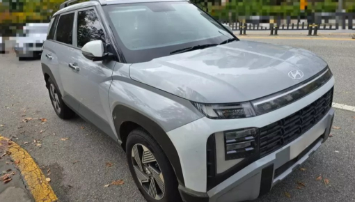 Hyundai Venue thế hệ mới lộ ảnh trần trụi trên đường phố, ra mắt vào tháng sau