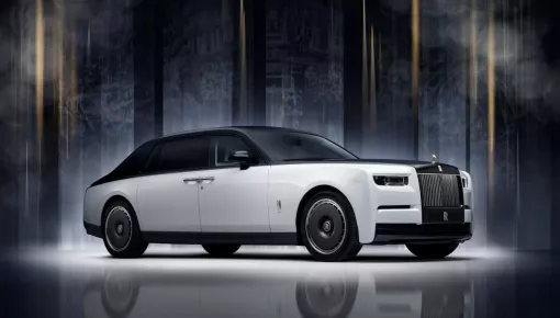 Rolls-Royce ra mắt Phantom dát vàng, giới hạn 25 chiếc, liệu có xe nào về Việt Nam?