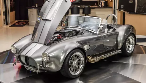 Cận cảnh Shelby Cobra Backdraft 1965, bản sao hoàn hảo của mẫu xe Mỹ