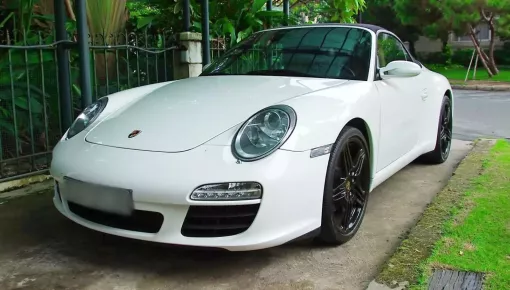 Porsche 911 Carerra Cabriolet 997 siêu hiếm tại Việt Nam, phần đuôi xe đầy đặc biệt