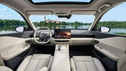 Hé lộ nội thất của Nissan Teana - xe xăng đầu tiên trên thế giới dùng buồng lái thông minh Huawei