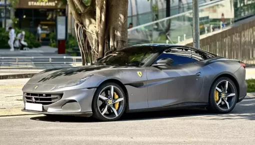 Bắt gặp siêu xe mui trần Ferrari Portofino M "Batman" ở Hà Nội