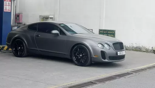 Tỷ phú USD Việt Nam chi 40 triệu đồng đấu giá biển đẹp cho xe Bentley hàng hiếm