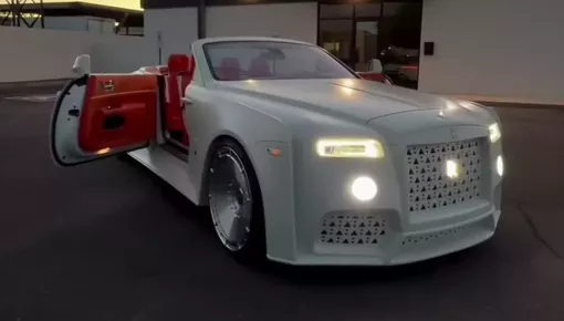 Khó hiểu với gu độ xe của chủ nhân chiếc Rolls-Royce Dawn này