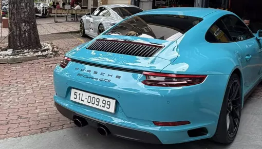 Porsche 911 GTS 991.2 siêu hiếm tại Việt Nam mang biển số bằng 1 chiếc Toyota Innova mới tinh