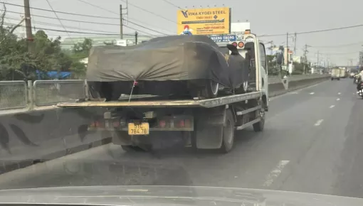 Pagani Huayra của Minh "Nhựa" bị bắt gặp vận chuyển từ Tây Ninh