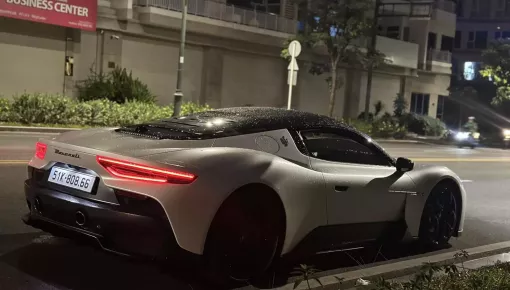 Maserati MC20 mang màu trắng nhám đẹp mắt ở Tp.HCM