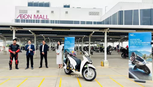 Video: Kỹ sư Việt trình diễn sự khác biệt giữa xe máy có và không có hệ thống ABS