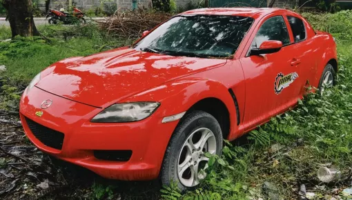 Xe JDM khiến nhiều người ao ước Mazda RX-8 bị bắt gặp trong tình trạng đã lâu không được sử dụng