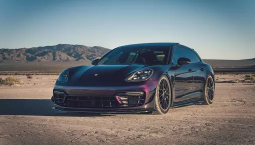 Không chỉ hiếm chiếc xe Porsche Panamera Turbo Sport Turismo này còn được chủ dán màu lạ