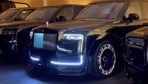 Chiếc Rolls-Royce Cullinan Astralis này chẳng khác gì mới được nhúng từ "nồi lẩu carbon" ra