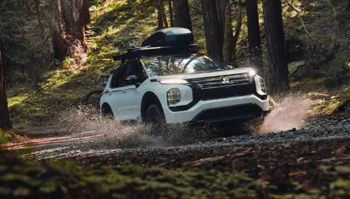 SUV dễ bị quên lãng nhất của Toyota bán chạy hơn toàn bộ các mẫu xe Mitsubishi cộng lại