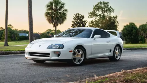 Toyota Supra Turbo 1998 được bán với giá kỷ lục, cao hơn cả xe Porsche 911 GT3 mới tinh