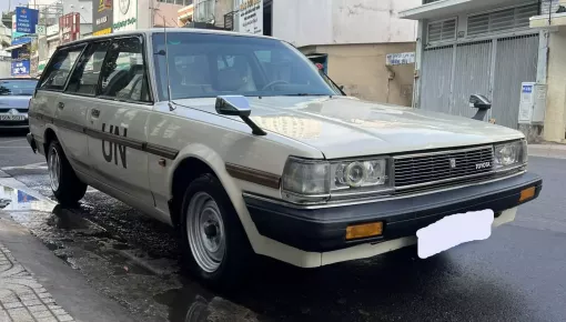 "Qua" Vũ tàn tàn dạo phố cùng Toyota Cressida Wagon