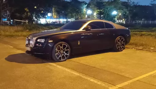 Rolls-Royce Wraith "Black Badge" lạ mắt trên đường phố Hà Nội