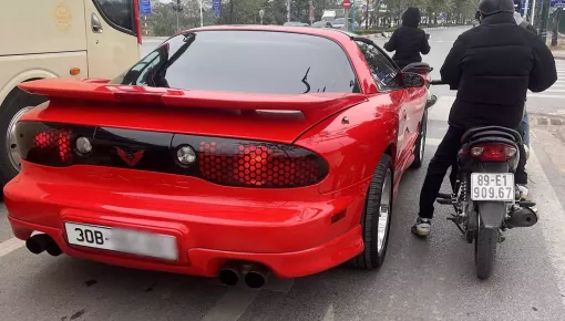 Pontiac Firebird đẹp mắt của doanh nhân Hà Nội dạo phố