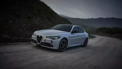 Alfa Romeo hủy bỏ kế hoạch ra mắt Giulia và Stelvio mới để bắt đầu lại từ đầu