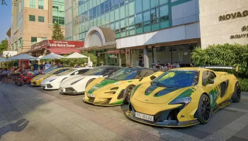 Dàn siêu xe hội ngộ trên đường phố Tp.HCM vào cuối tuần