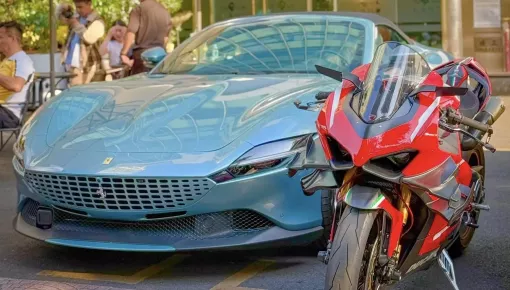 Ferrari Roma Spider thứ 2 tại Việt Nam bất ngờ được trưng bày gần đại bản doanh của doanh nhân này