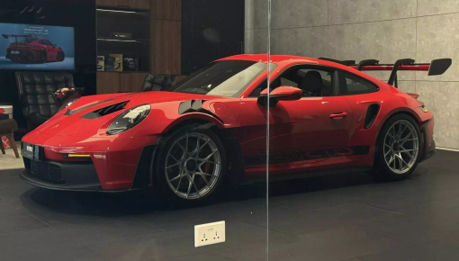 Cận cảnh Porsche 911 GT3 RS mới lộ diện xuất hiện tại Việt Nam: Màu sơn cực chiến, không có nhiều trang bị