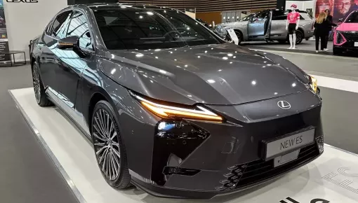 Đại lý Việt nhận cọc cho xế sang Lexus ES thế hệ mới, giá khởi điểm trên 2,3 tỷ đồng