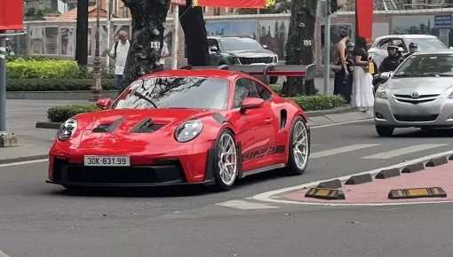 Siêu xe đua đường phố Porsche 911 GT3 RS của doanh nhân Hà Nội dạo phố tại Tp.HCM