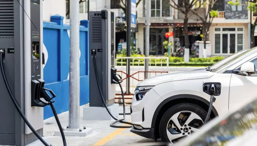 Rộ thông tin về việc VinFast kéo dài chương trình sạc miễn phí xe điện đến hết năm 2028