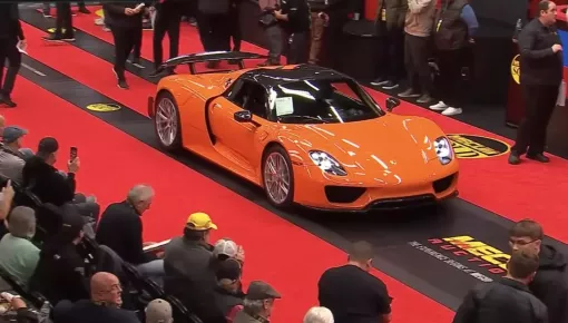 "Qua" Vũ sẽ cười tít mắt khi biết chiếc Porsche 918 Spyder này mới được bán hơn 6 triệu USD