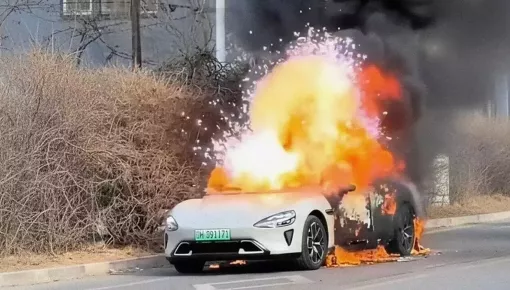 Xiaomi SU7 bốc cháy và nổ như pháo hoa, hãng lên tiếng giải thích