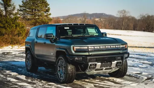 Qua rồi thời kỳ giá bị thổi tăng vèo vèo, SUV điện Hummer giờ đây có giá khá dễ chịu