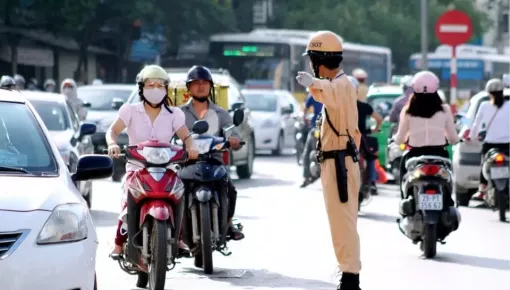 Từ năm 2026, người vi phạm giao thông có thể bị khấu trừ lương để nộp phạt